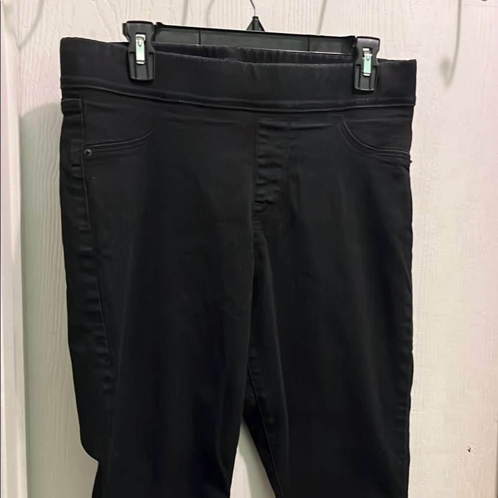 Old Navy Women's Skinny mid rise short Jeans - Black